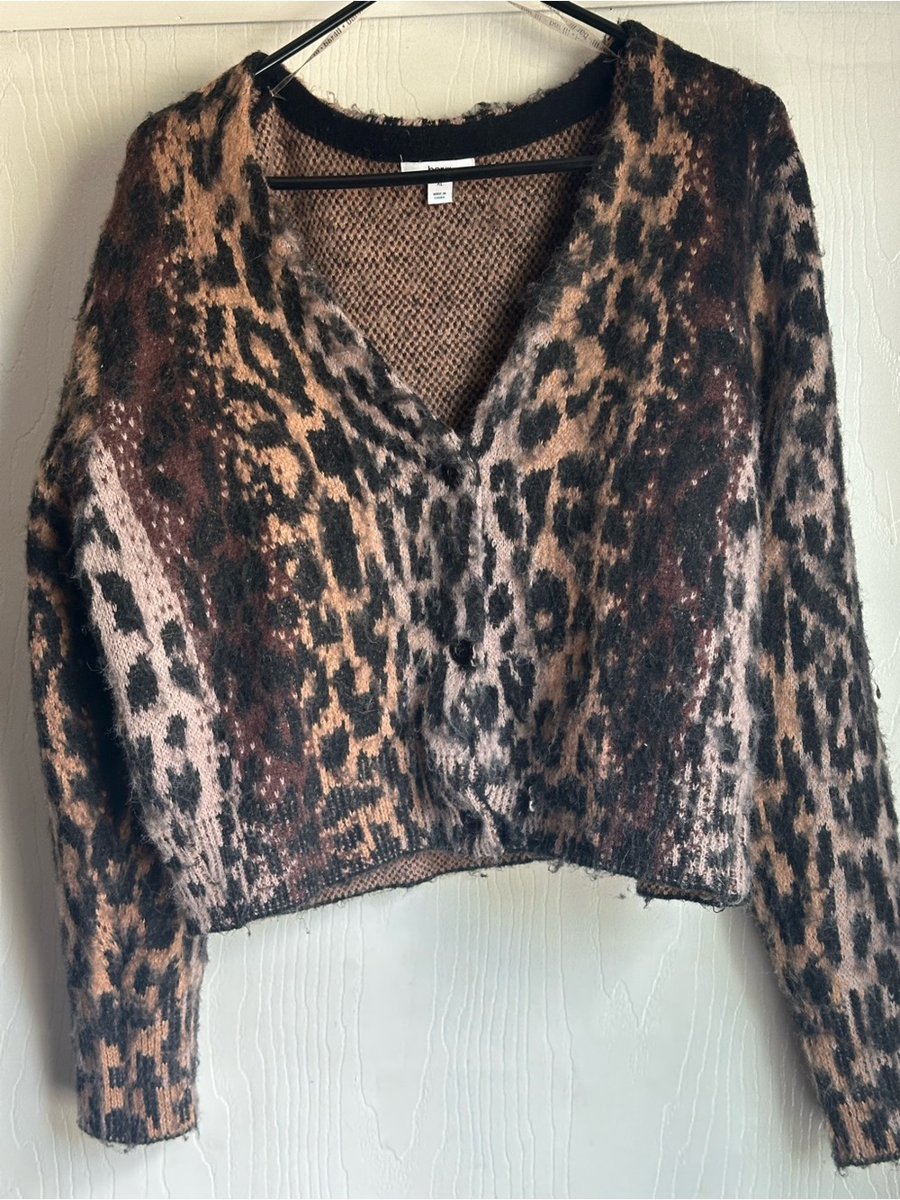 Bar III V Neck furry animal print sweater sz XL